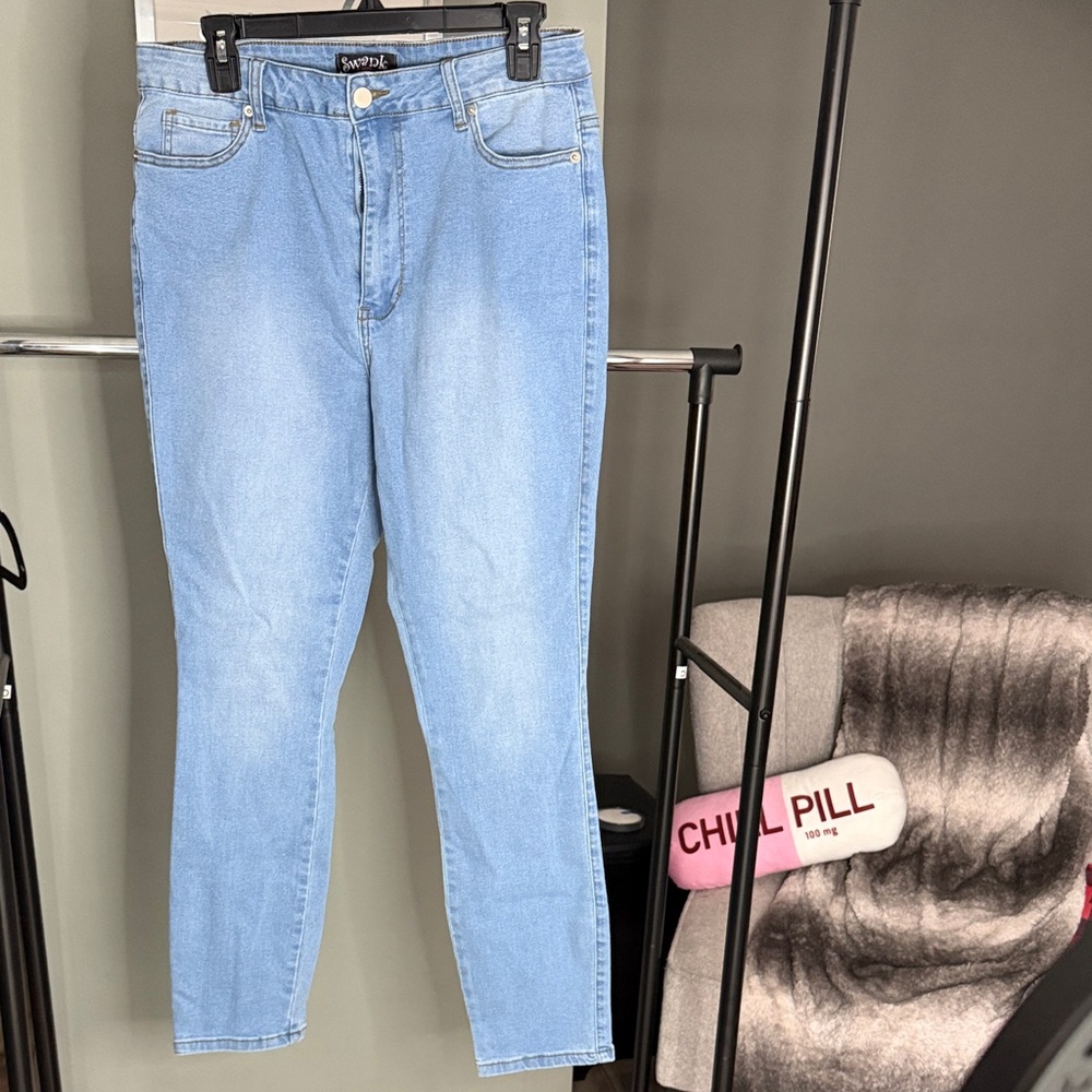 SWANK A Posh boutique Light Blue Denim Pants very stretchy